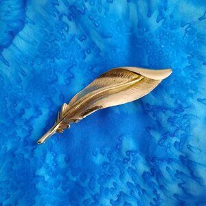 Sarah Coventry Feather/Quill Brooch